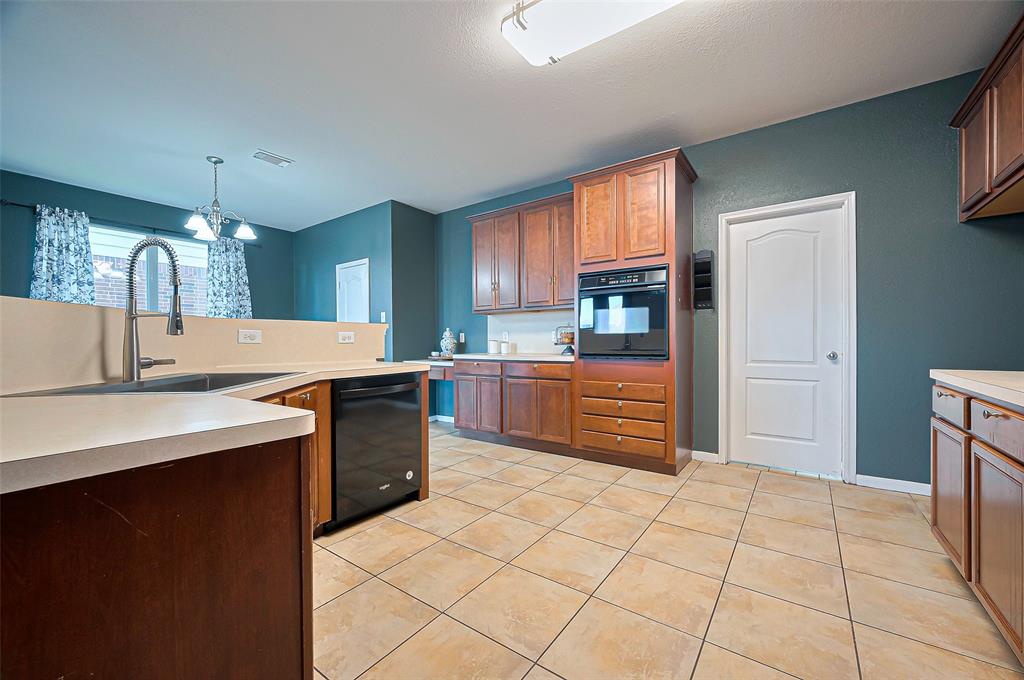 2715 Coyote Trail Drive, Missouri City, Texas image 7