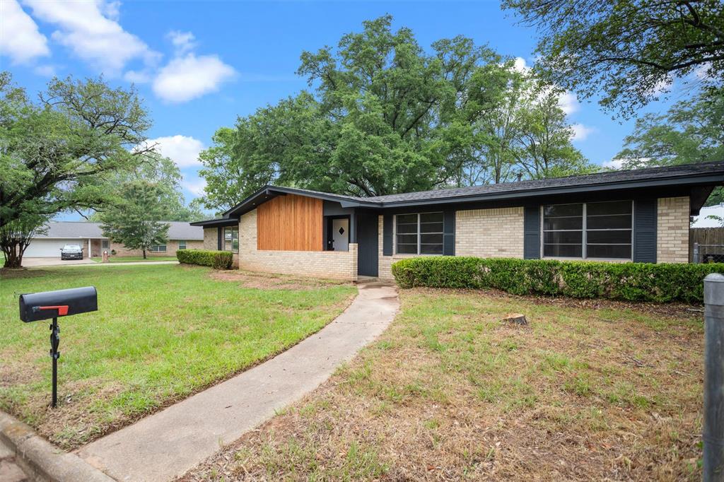 106 Rosewood Drive, Crockett, Texas image 1