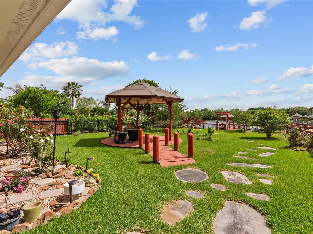 2763 Broadway Street Street, San Leon, Texas image 32