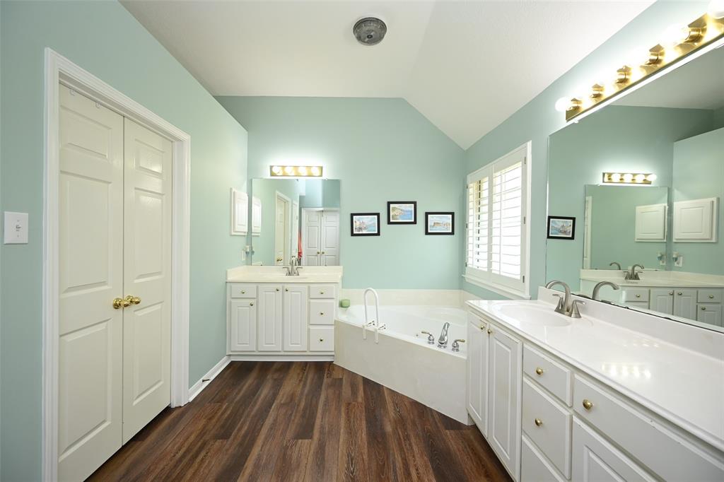 38 S Linton Ridge Circle, The Woodlands, Texas image 27