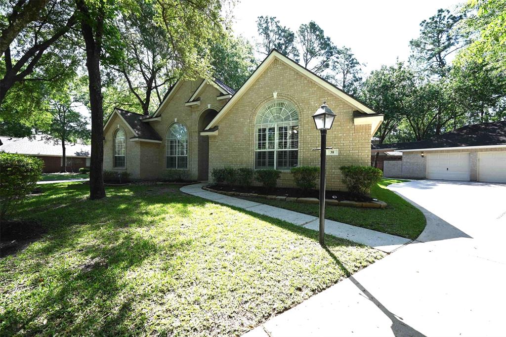 38 S Linton Ridge Circle, The Woodlands, Texas image 2