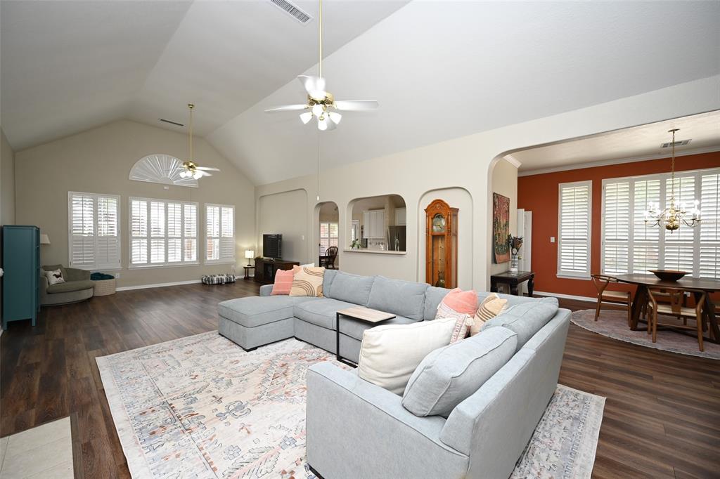 38 S Linton Ridge Circle, The Woodlands, Texas image 6