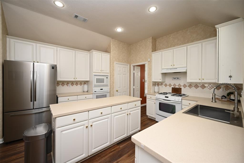 38 S Linton Ridge Circle, The Woodlands, Texas image 18