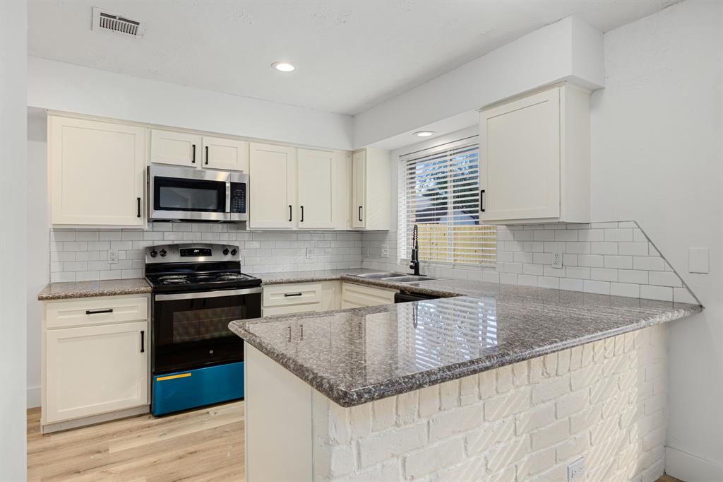 5302 Sweetwind Lane, Spring, Texas image 7