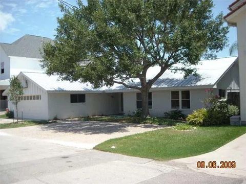 Single Family Residence in Kemah TX 98 Bayou Lane.jpg
