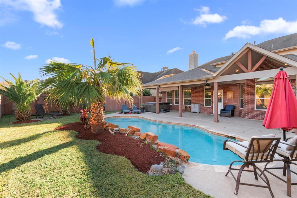 411 White Oak Pointe