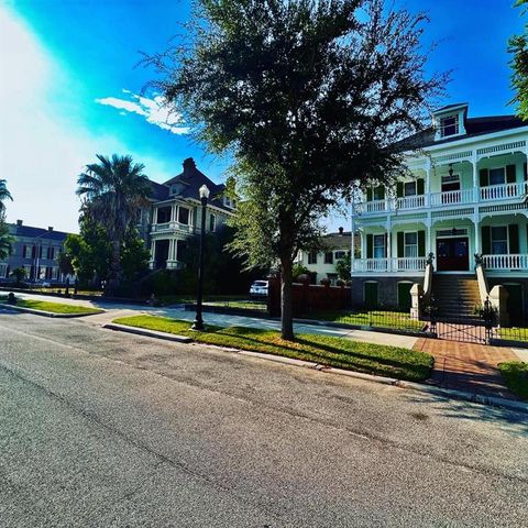 Duplex in Galveston TX 905 18th Street 6.jpg