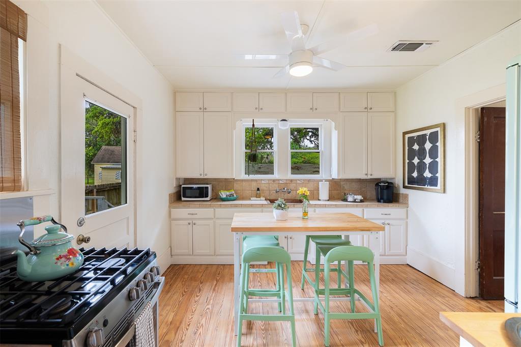 261 N Water Street, La Grange, Texas image 9