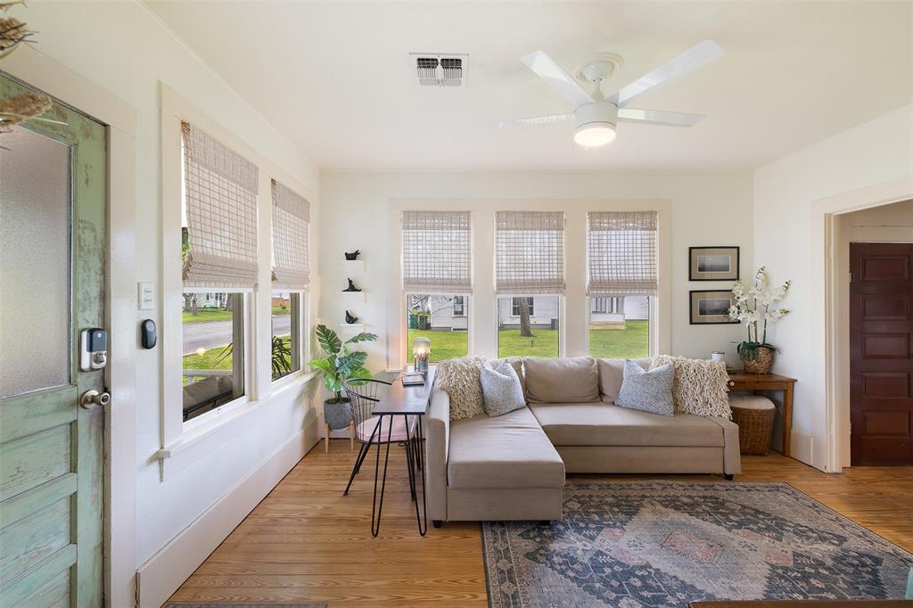 261 N Water Street, La Grange, Texas image 4