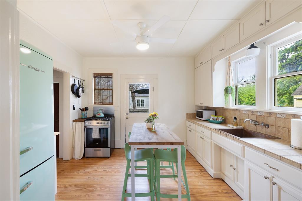 261 N Water Street, La Grange, Texas image 7