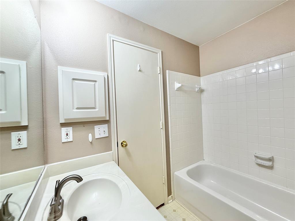 8051 Bay Branch Drive #424, The Woodlands, Texas image 17
