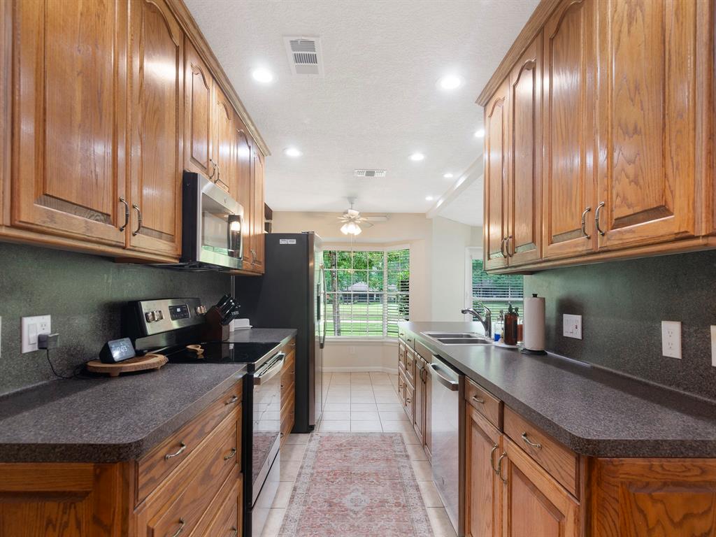 39 Blush Hill Drive, Conroe, Texas image 24