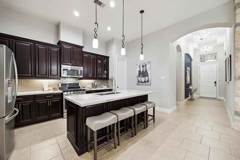 737 Mercer Falls Lane, League City, Texas image 5