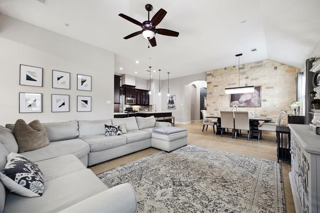 737 Mercer Falls Lane, League City, Texas image 13