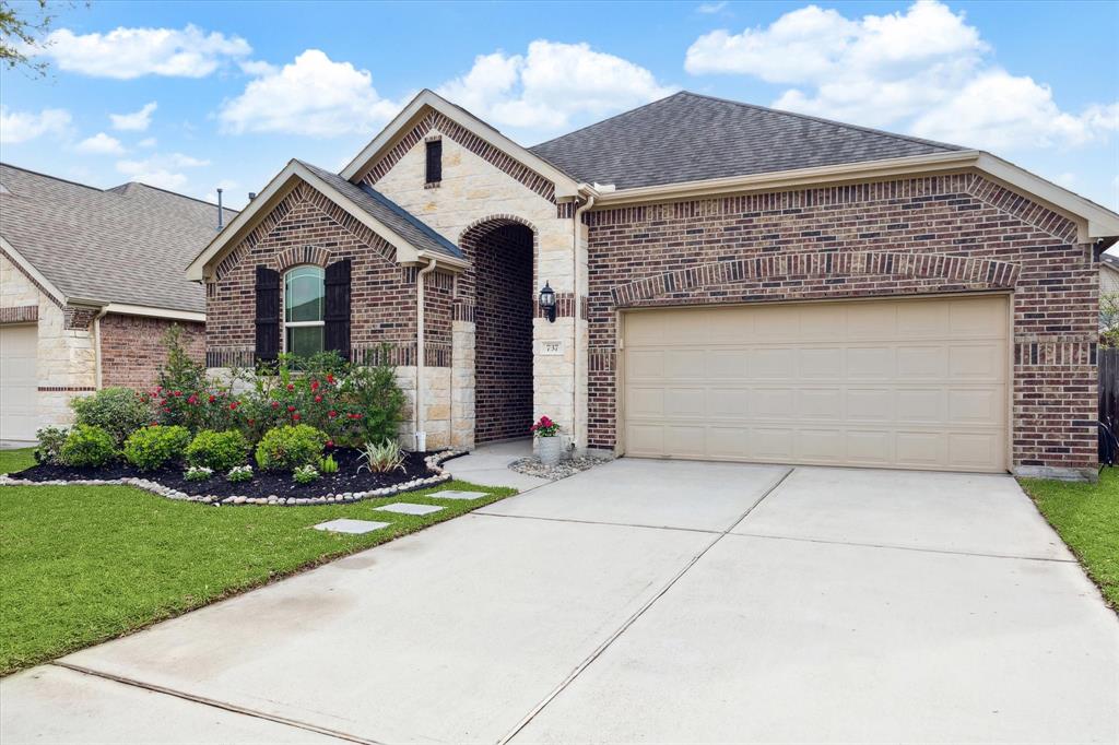 737 Mercer Falls Lane, League City, Texas image 3