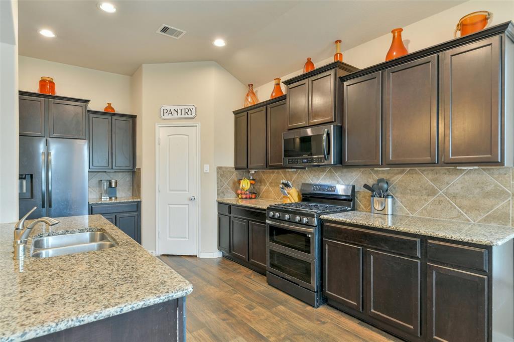 2514 Copper Fields Drive, Rosharon, Texas image 6