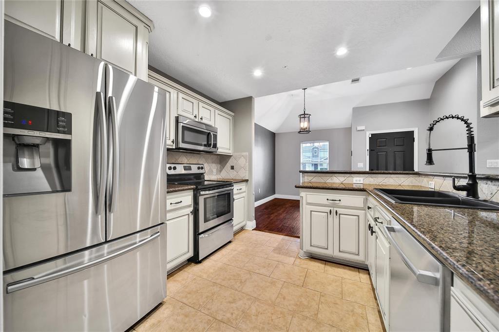 720 Springwood Drive, Conroe, Texas image 8