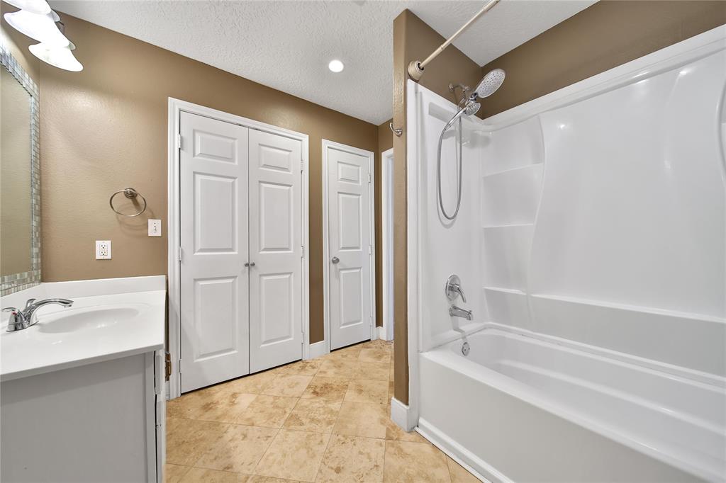 720 Springwood Drive, Conroe, Texas image 21