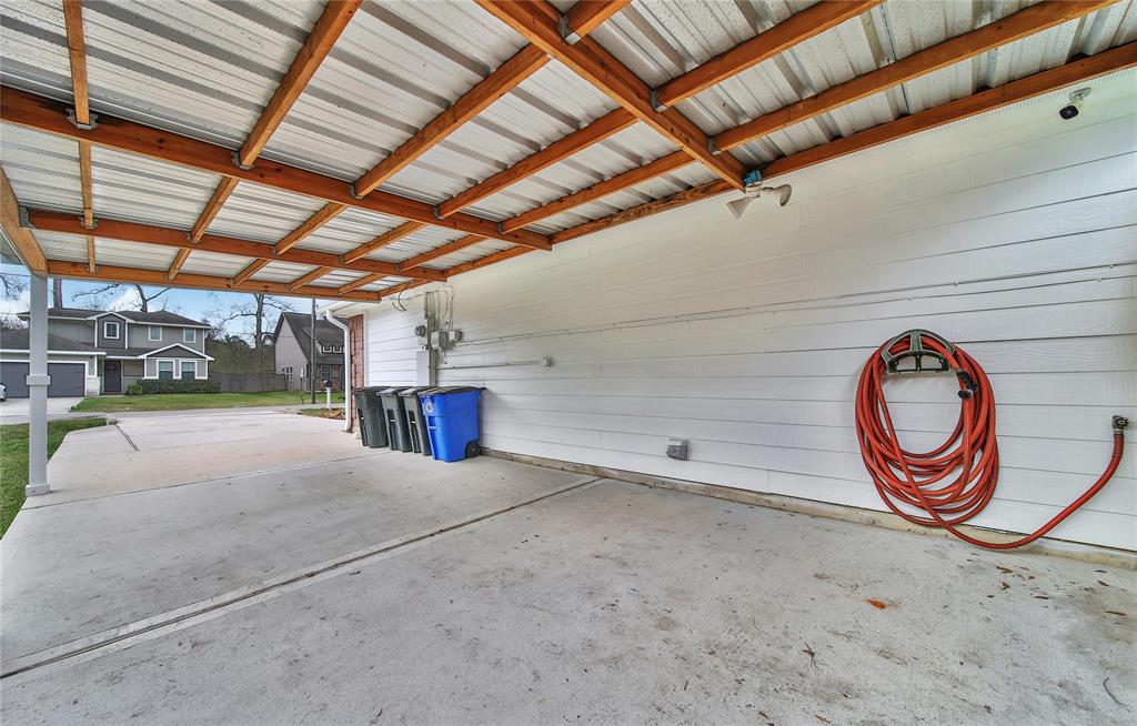 720 Springwood Drive, Conroe, Texas image 33