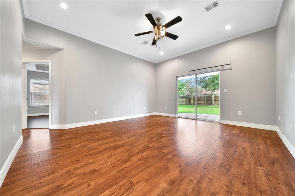 720 Springwood Drive, Conroe, Texas image 13