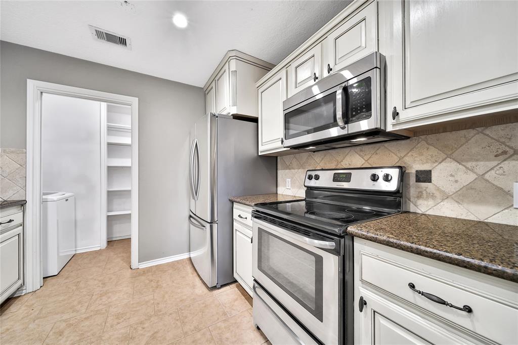 720 Springwood Drive, Conroe, Texas image 10