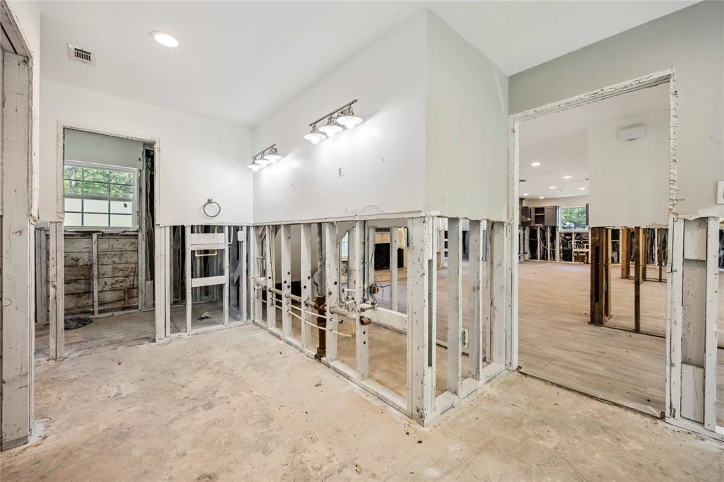 528 Robert E Lee Drive, Conroe, Texas image 15