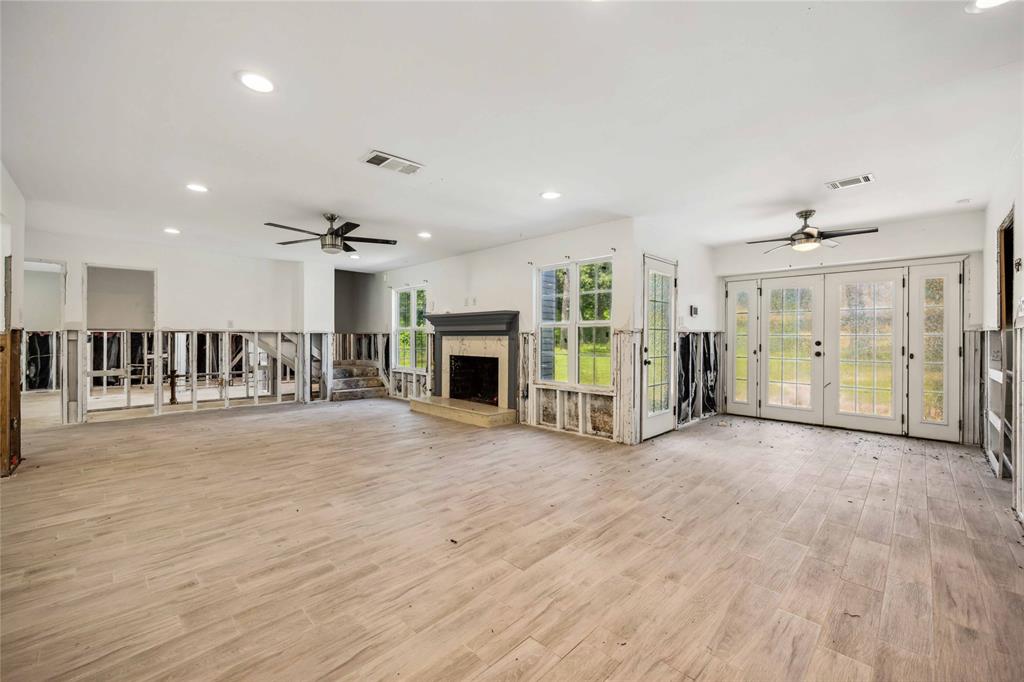 528 Robert E Lee Drive, Conroe, Texas image 6