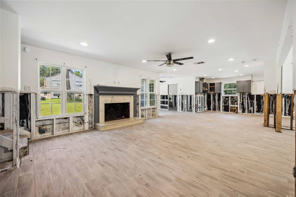 528 Robert E Lee Drive, Conroe, Texas image 5