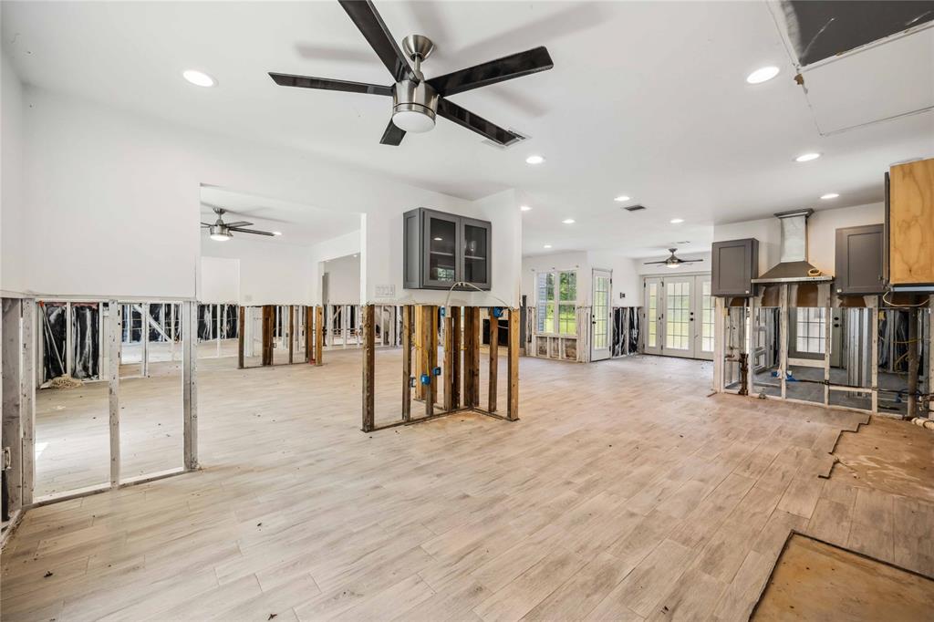 528 Robert E Lee Drive, Conroe, Texas image 11