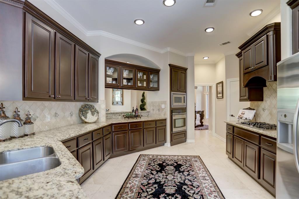 10038 Ramzi Drive, Conroe, Texas image 31