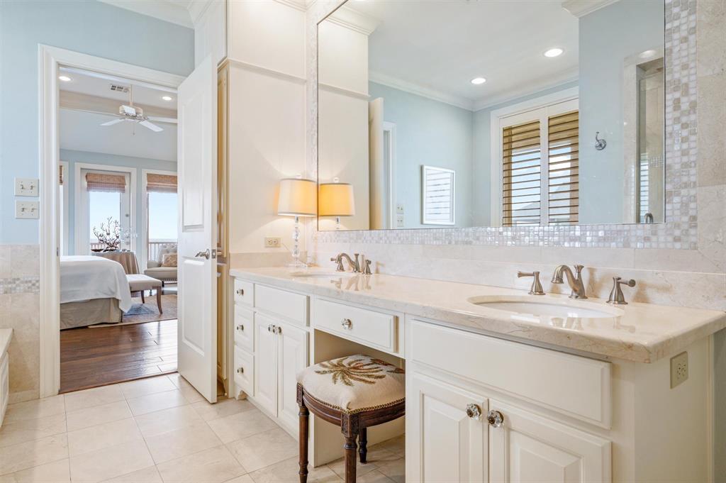 3210 Gulf Castle Drive, Crystal Beach, Texas image 31
