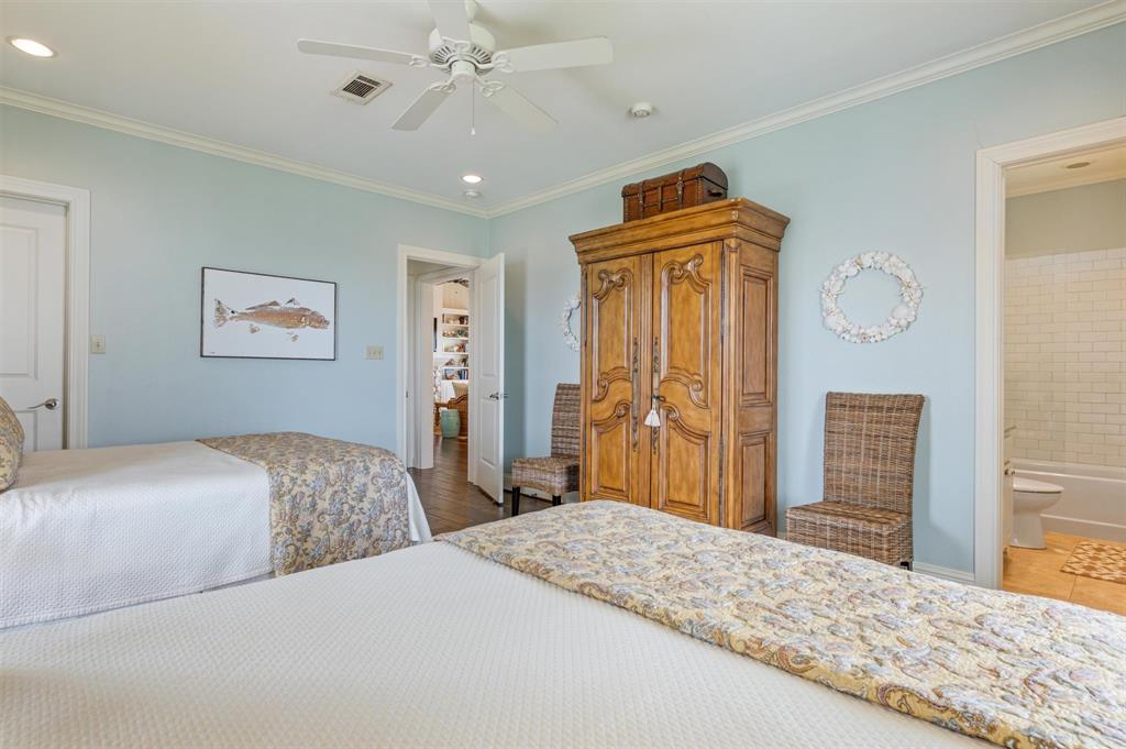 3210 Gulf Castle Drive, Crystal Beach, Texas image 21