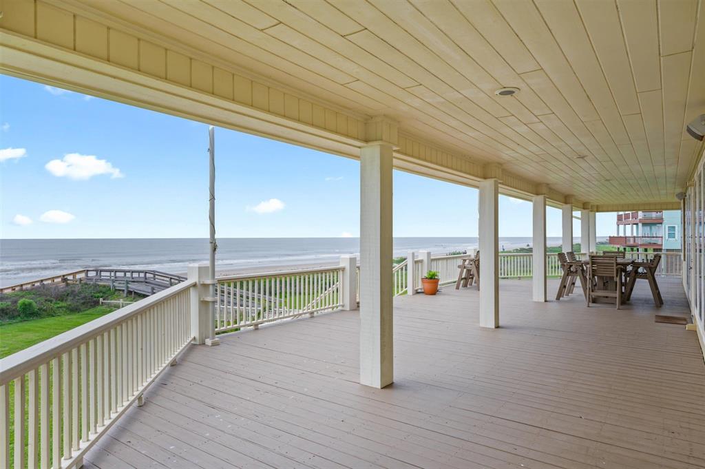 3210 Gulf Castle Drive, Crystal Beach, Texas image 5