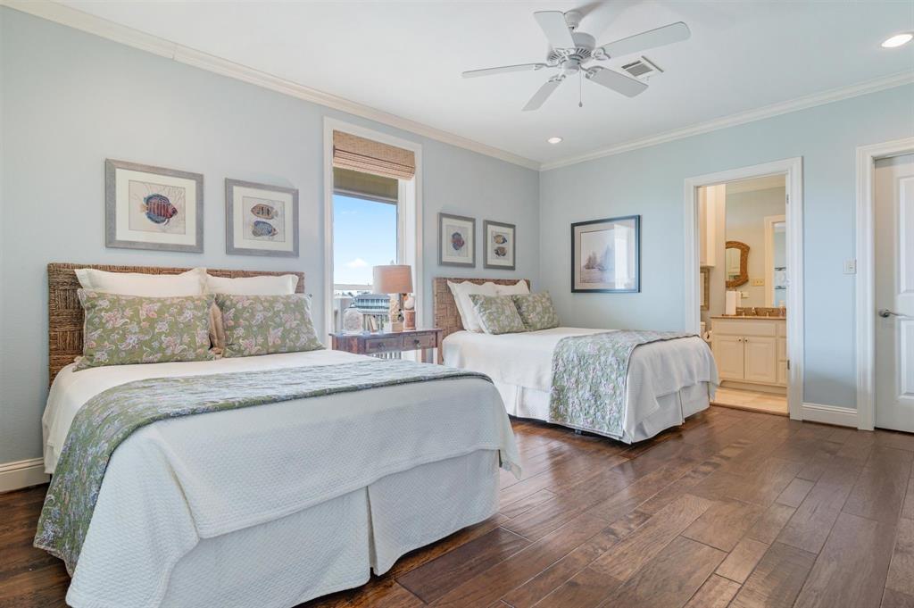 3210 Gulf Castle Drive, Crystal Beach, Texas image 23
