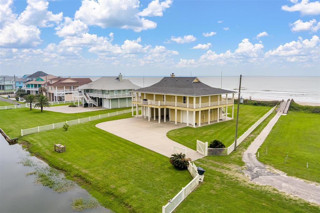 3210 Gulf Castle Drive, Crystal Beach, Texas image 1