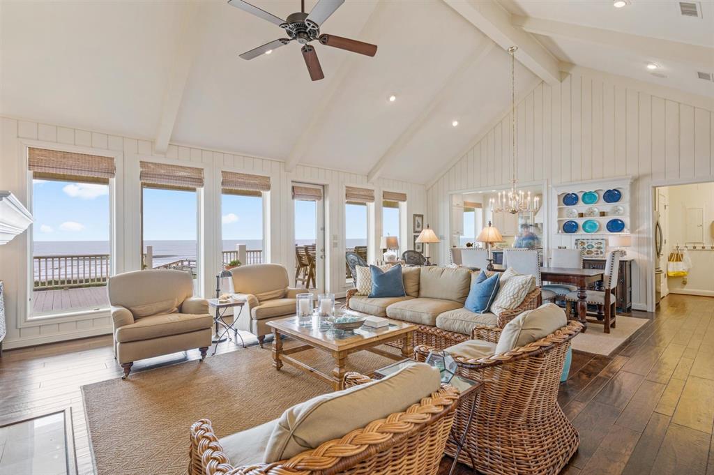3210 Gulf Castle Drive, Crystal Beach, Texas image 10