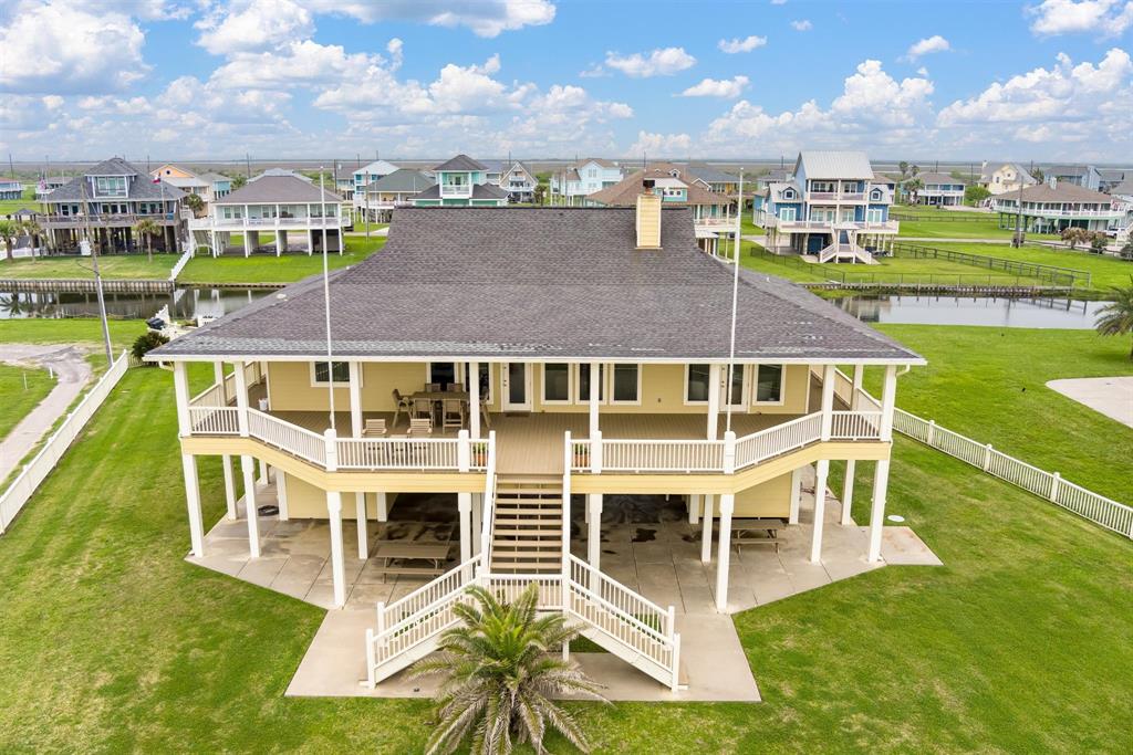 3210 Gulf Castle Drive, Crystal Beach, Texas image 2