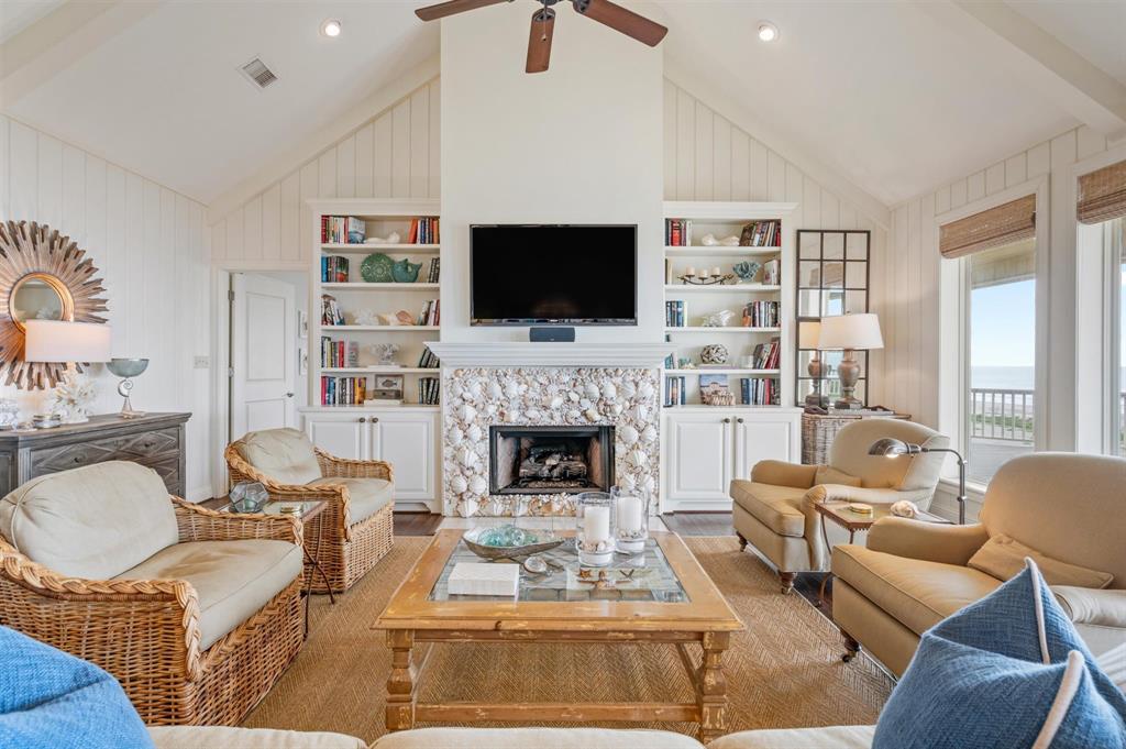3210 Gulf Castle Drive, Crystal Beach, Texas image 11