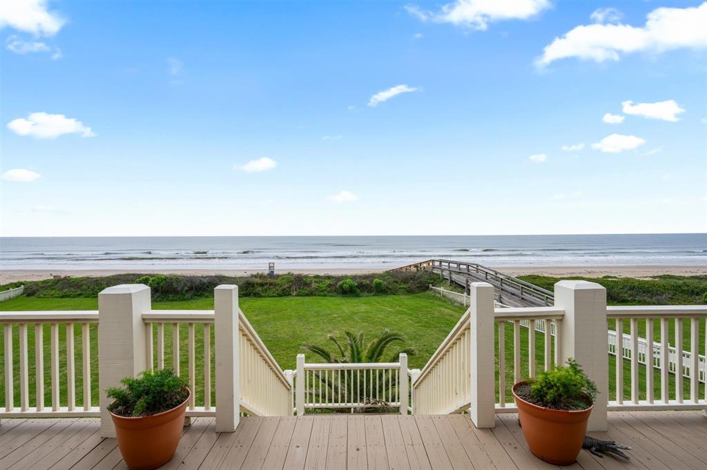 3210 Gulf Castle Drive, Crystal Beach, Texas image 3