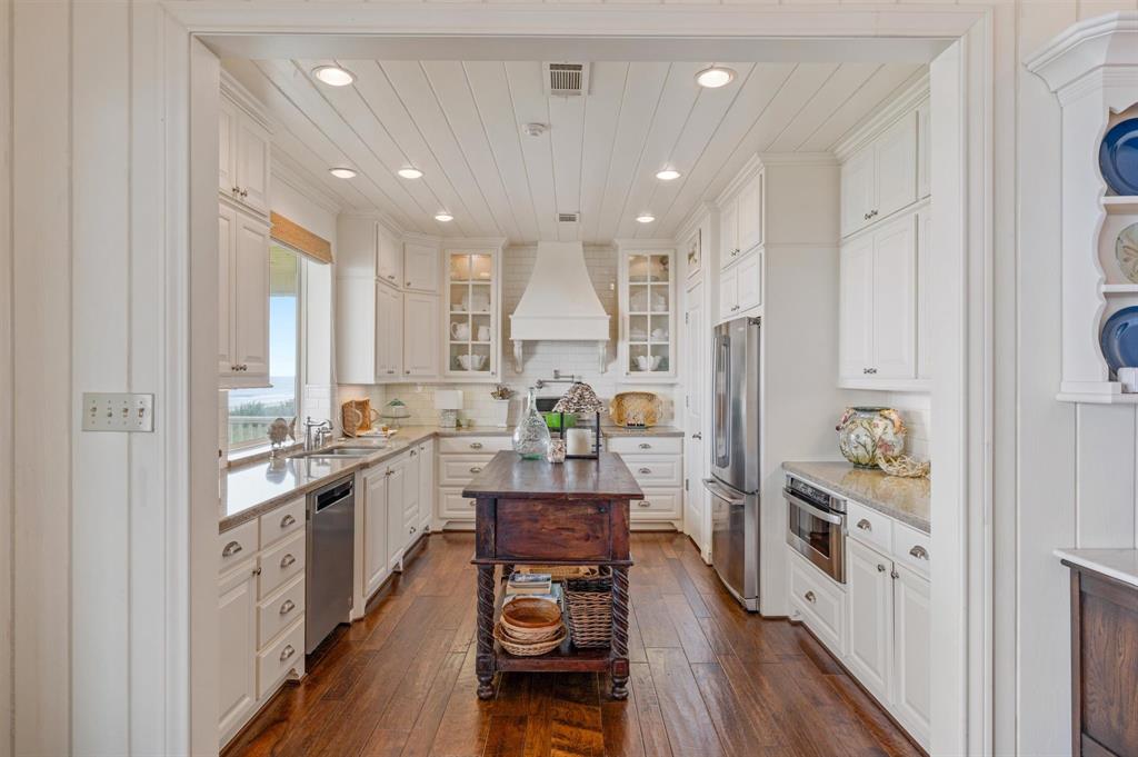 3210 Gulf Castle Drive, Crystal Beach, Texas image 14