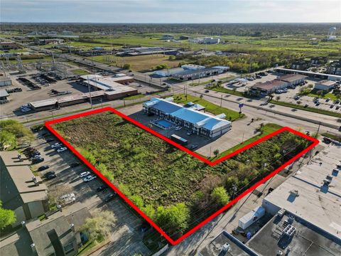 Photo of 902 Highway 146 N, Texas City, TX 77590 (MLS # 11110303)