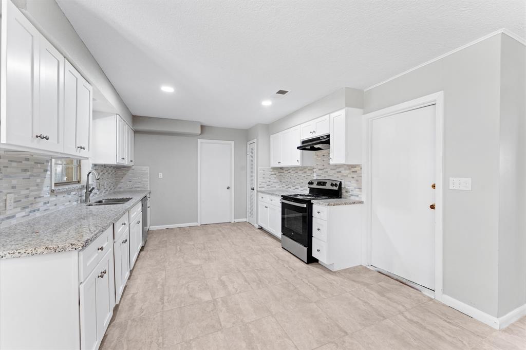 314 Empress Drive, Houston, Texas image 12