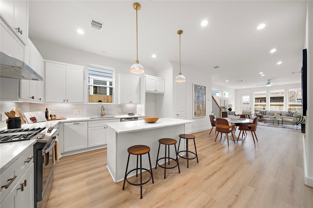 5238 Larkin Street, Houston, Texas image 2