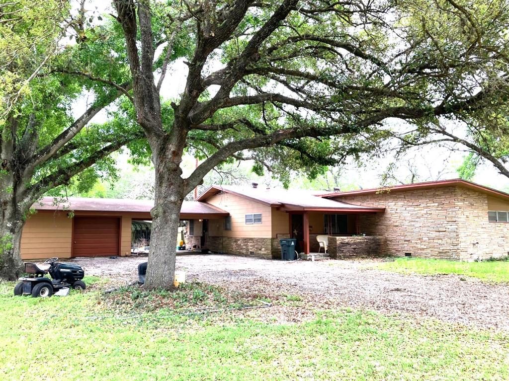 612 Flournoy Street, Edna, Texas image 21