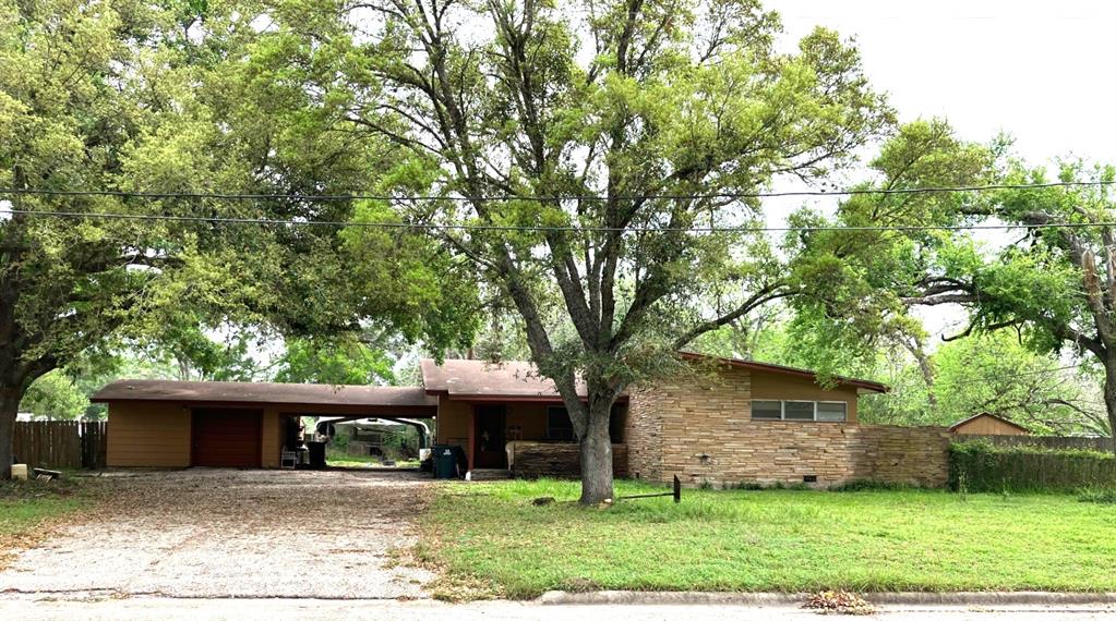 612 Flournoy Street, Edna, Texas image 1