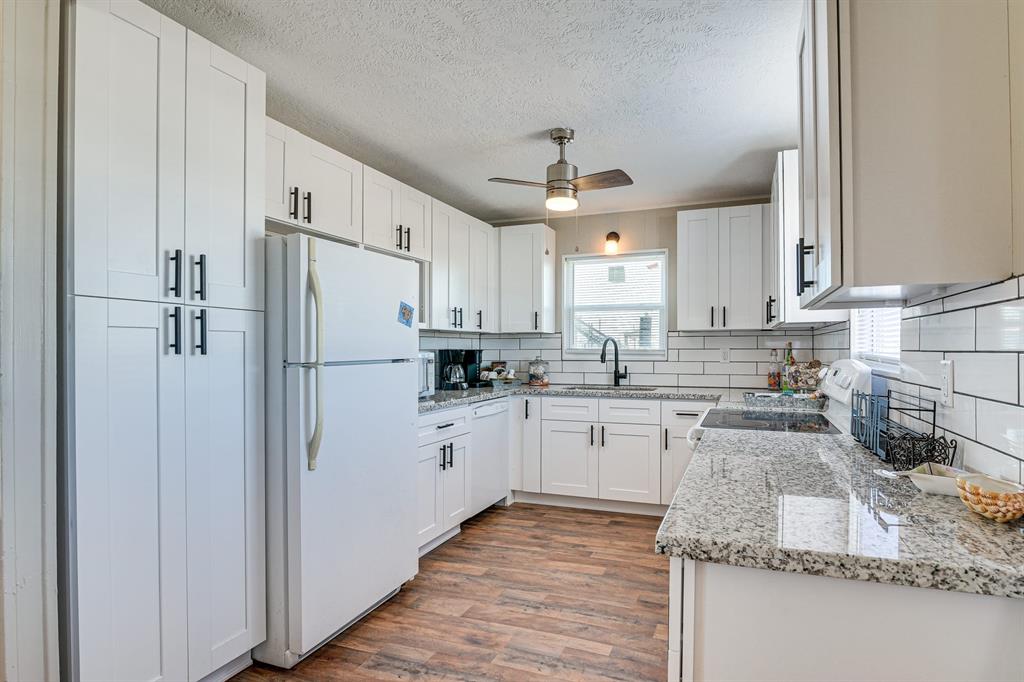 415 Seashell Drive, Surfside Beach, Texas image 4
