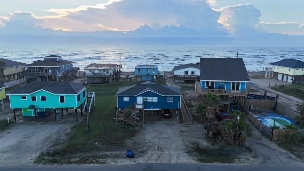 415 Seashell Drive, Surfside Beach, Texas image 2
