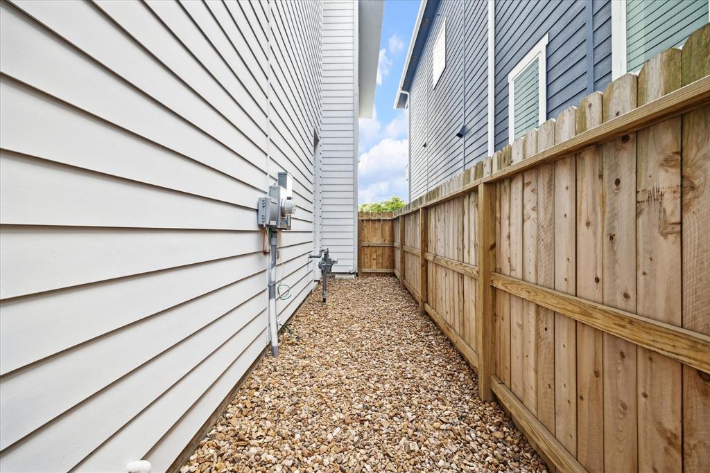 513 W 10th Street, Houston, Texas image 29