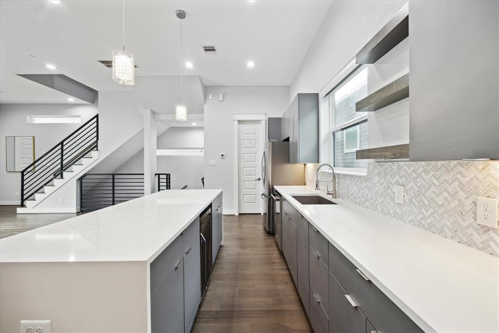 513 W 10th Street, Houston, Texas image 12