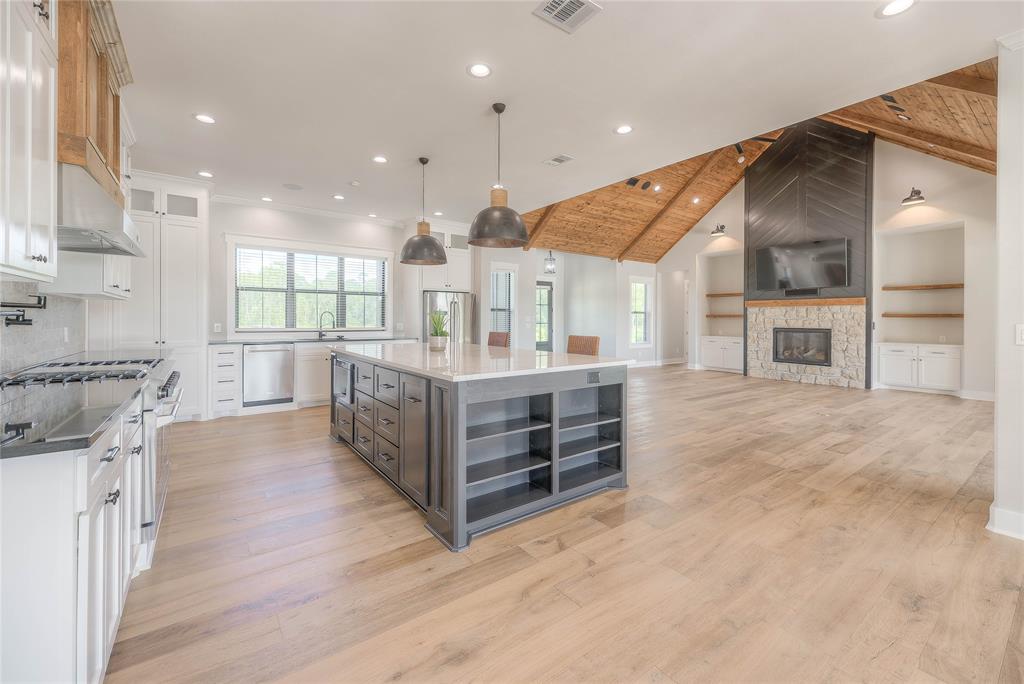 Livingston, Texas, 77351, United States, 5 Bedrooms Bedrooms, ,6 BathroomsBathrooms,Residential,Active,1905360